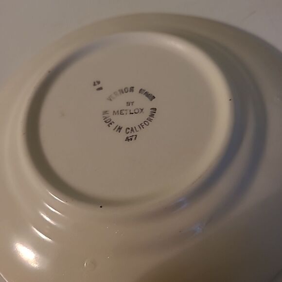 Set of Four Metlox Saucers - Picture 9 of 10